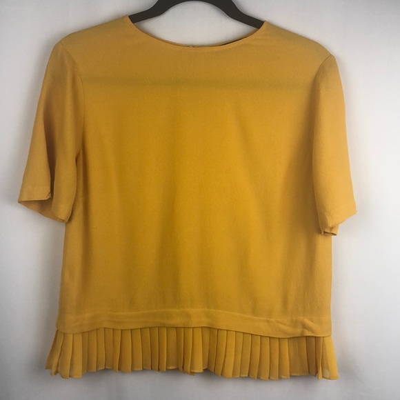 Zara Tops - ZARA WOMEN m mustard top short sleeve